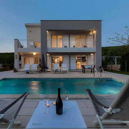Vila White Pebble I Stanisovi