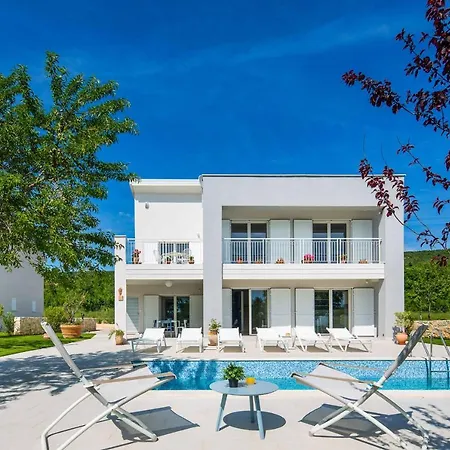 White Pebble I Vila
