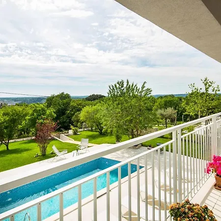 Vila White Pebble I Stanisovi