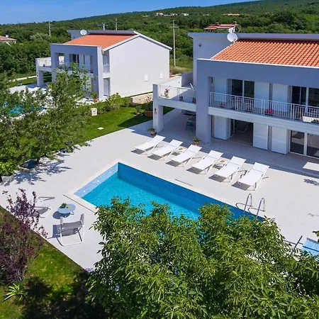 White Pebble I Vila *