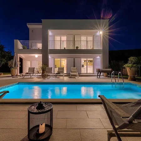 Villa White Pebble I