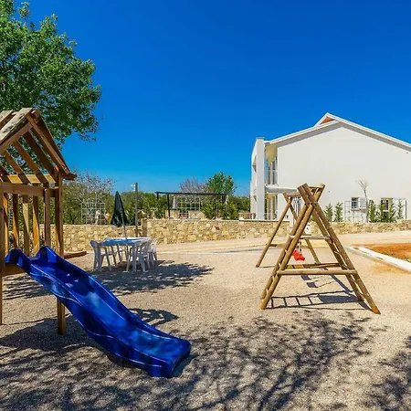 Villa White Pebble I