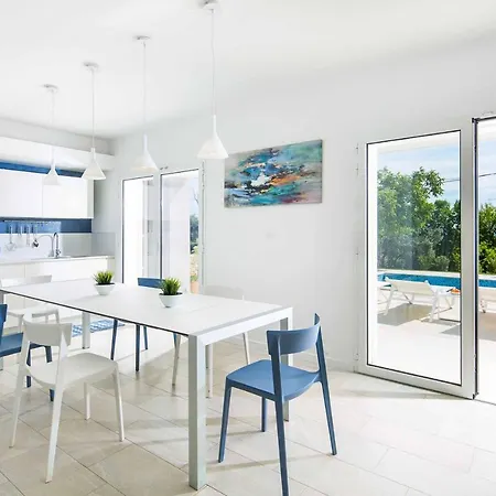 Villa White Pebble I *